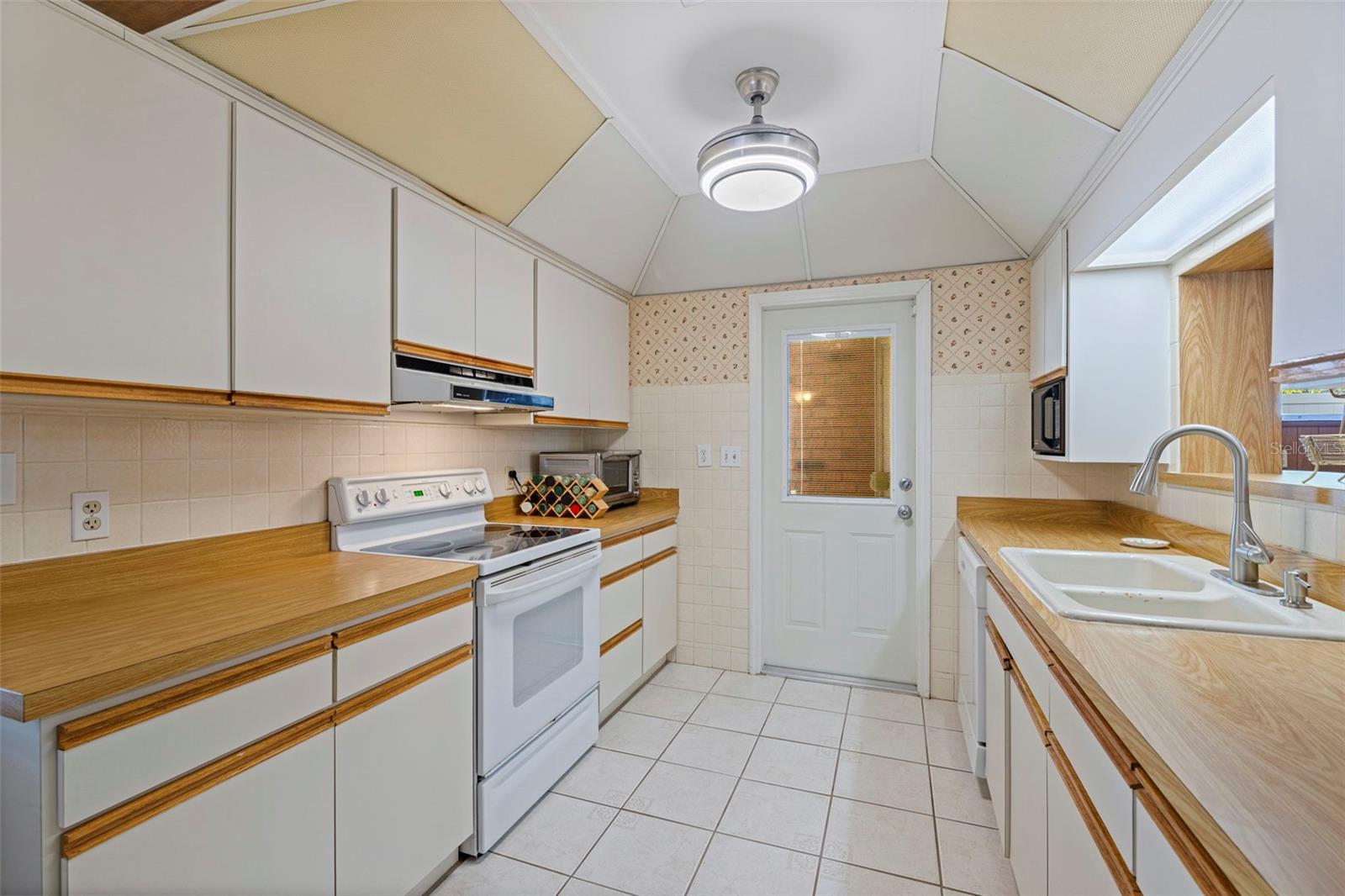 GOLFLAND OF TAMPAS NORTH SIDE - Residential