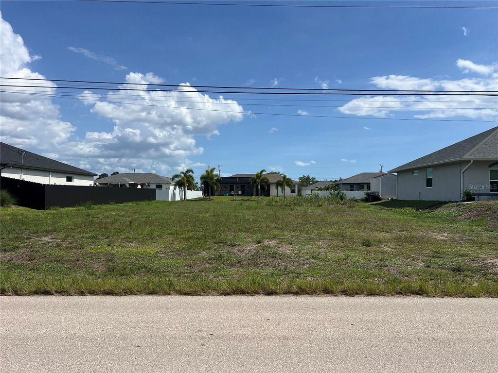 Photo of 406 Jacaranda Pkwy E Pkwy, Cape Coral, FL 33909 (MLS # S5151391)
