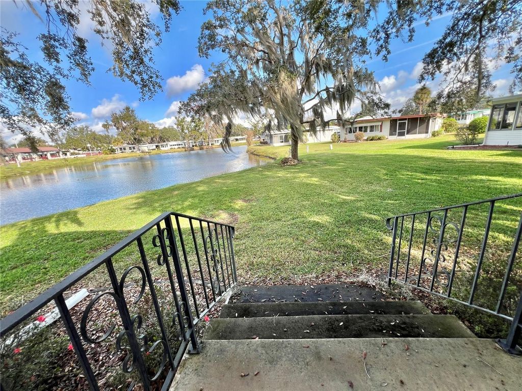 Photo of 103 Fountain Cove, Leesburg, FL 34748 (MLS # G5105813)