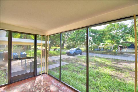 A home in LAKE WALES