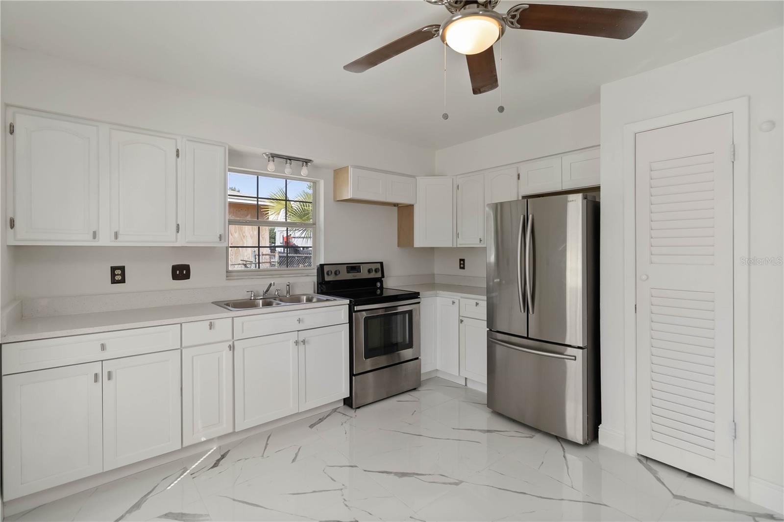 LENA VISTA SUB - Residential