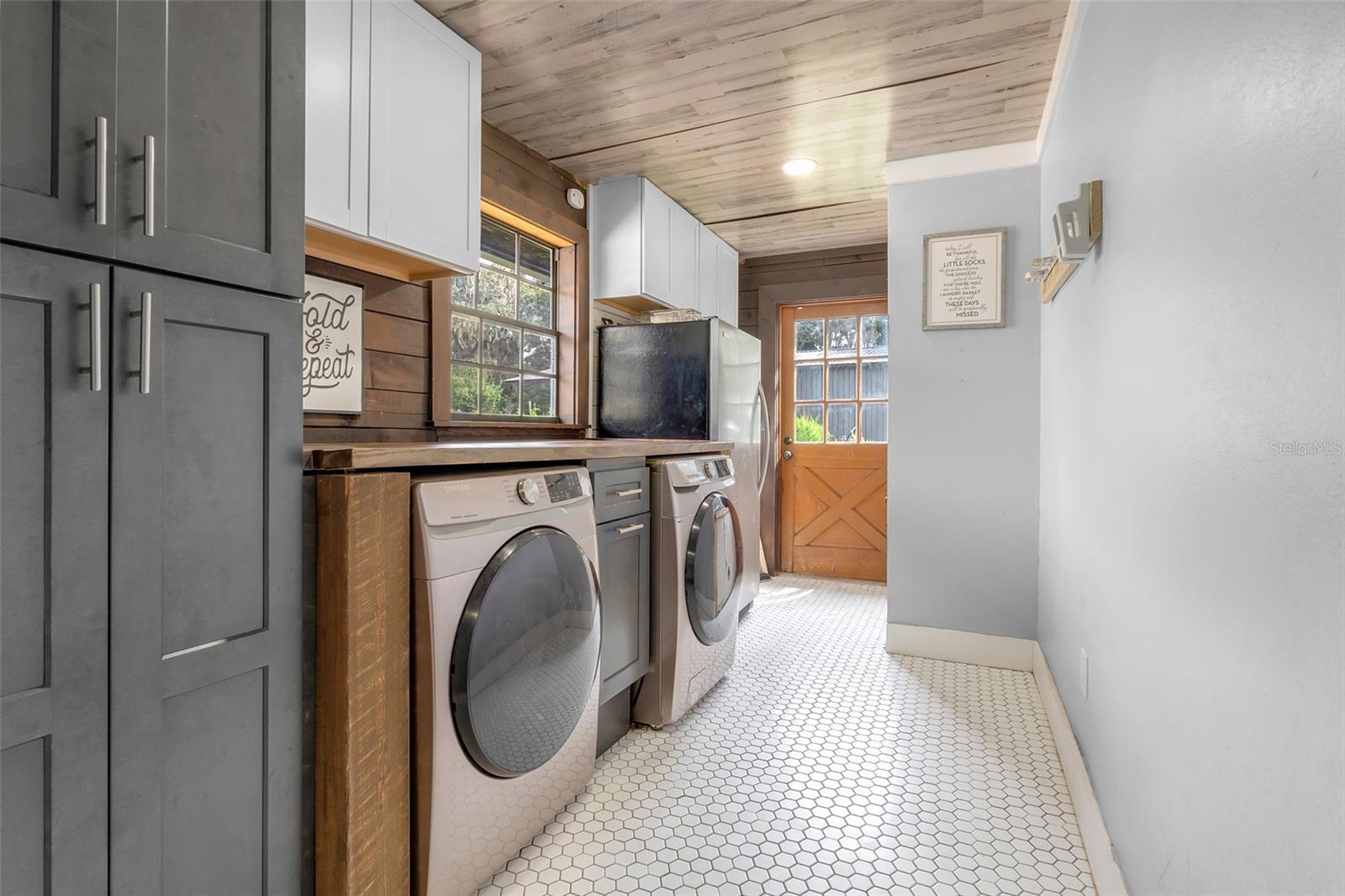 HAMMOCK POND AREA - Residential