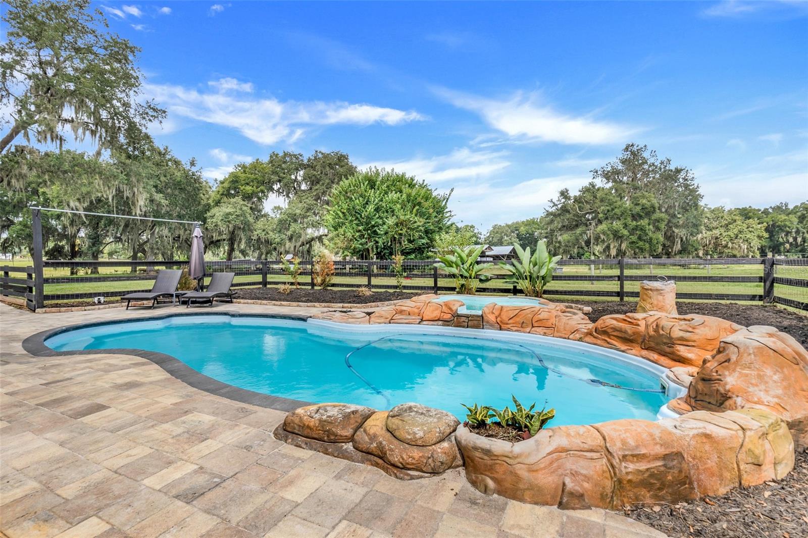 HAMMOCK POND AREA - Residential