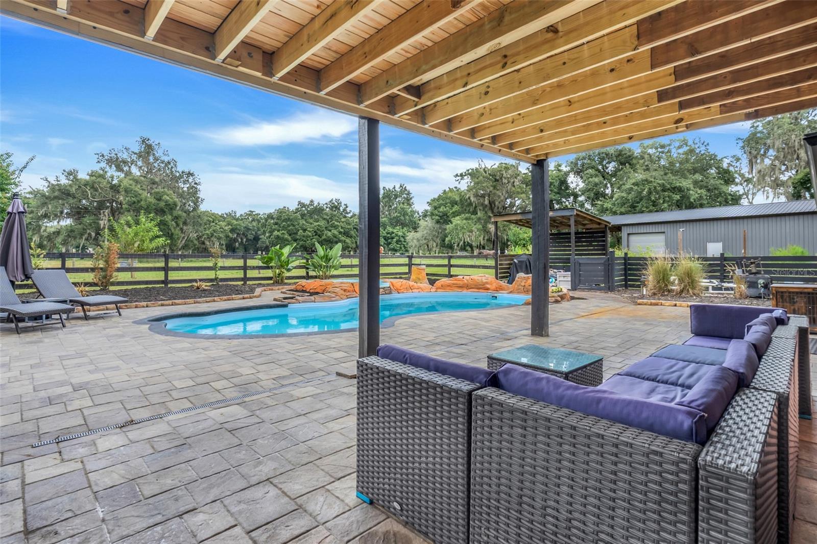 HAMMOCK POND AREA - Residential