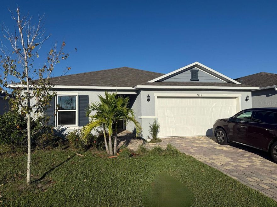This modern single-family home, built in 2022, offers 4 bedrooms and 2 bathrooms across 1,700 sq. ft. of thoughtfully designed living space. The split floorplan and tall ceilings create an open and airy feel throughout. The kitchen features granite countertops, stainless steel appliances, and plenty of natural light, perfect for cooking and entertaining.
Step outside to your private lanai overlooking a serene pond, and take advantage of the 2-car garage for convenience. Located close to I-75, UTC Mall, downtown Sarasota, and the stunning Siesta Key Beach, this home combines comfort with an unbeatable location.
Available for $2,680/month with a 12-month lease. First month’s rent and security deposit required.