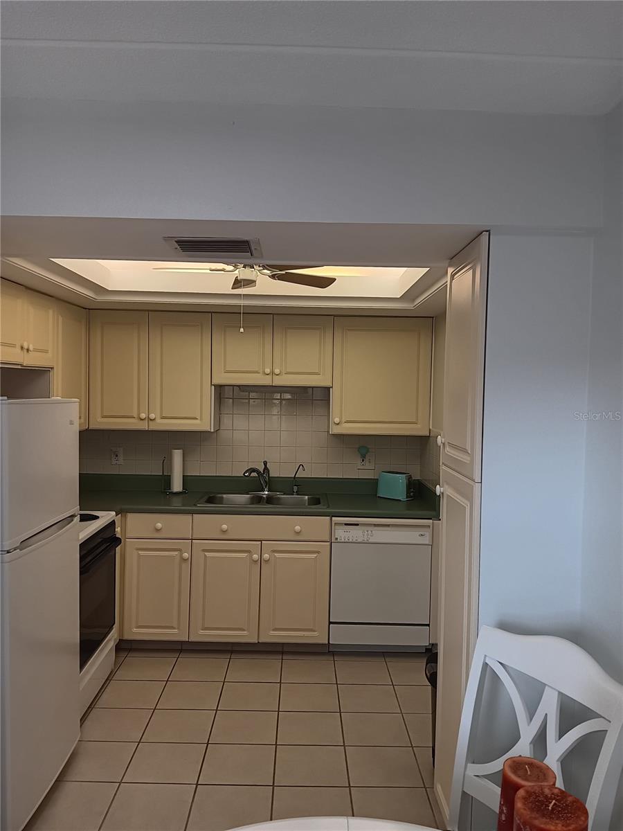 SEMINOLE SQUARE APTS II CONDO - Residential