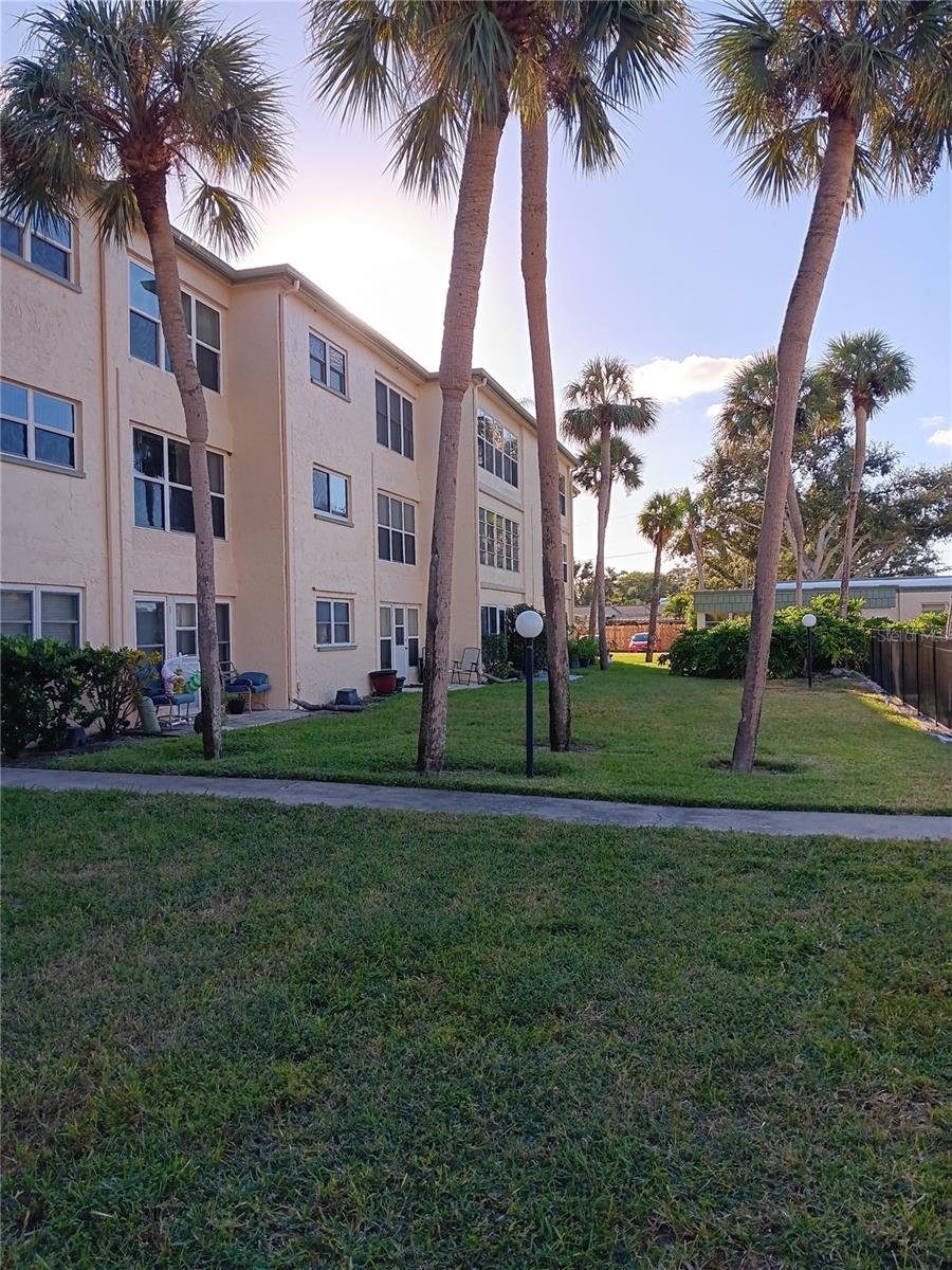 SEMINOLE SQUARE APTS II CONDO - Residential