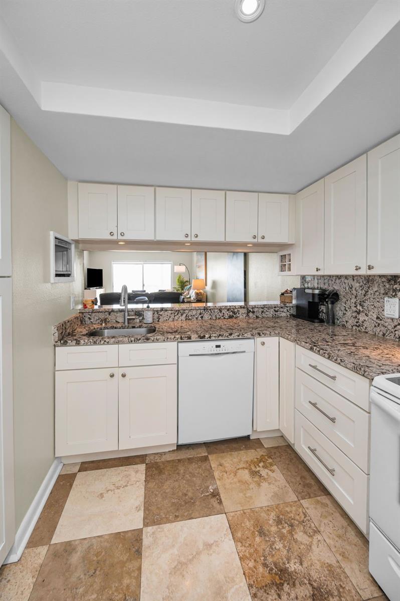 BEACH HOUSE OF PASS-A-GRILLE - Residential