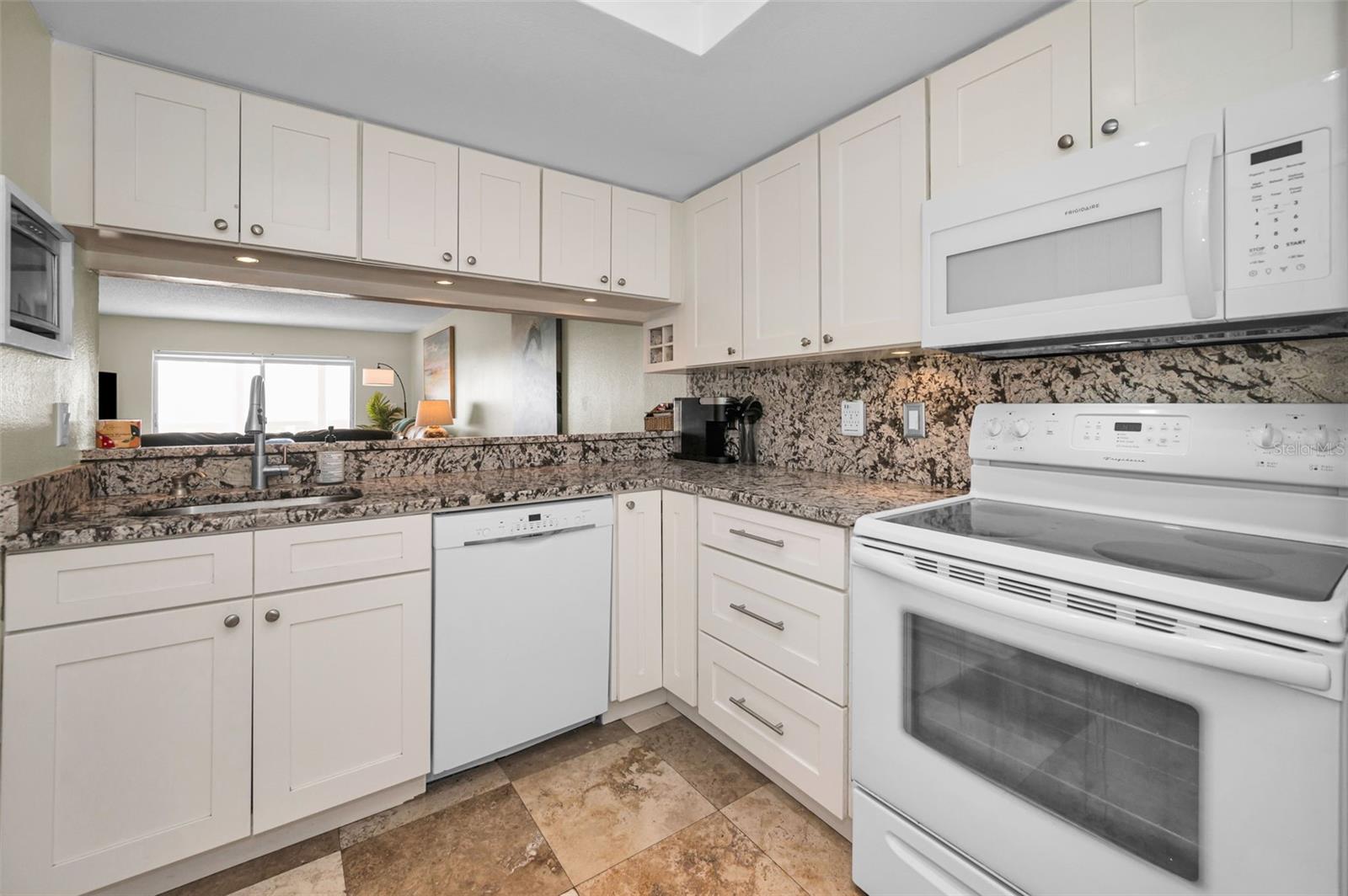 BEACH HOUSE OF PASS-A-GRILLE - Residential