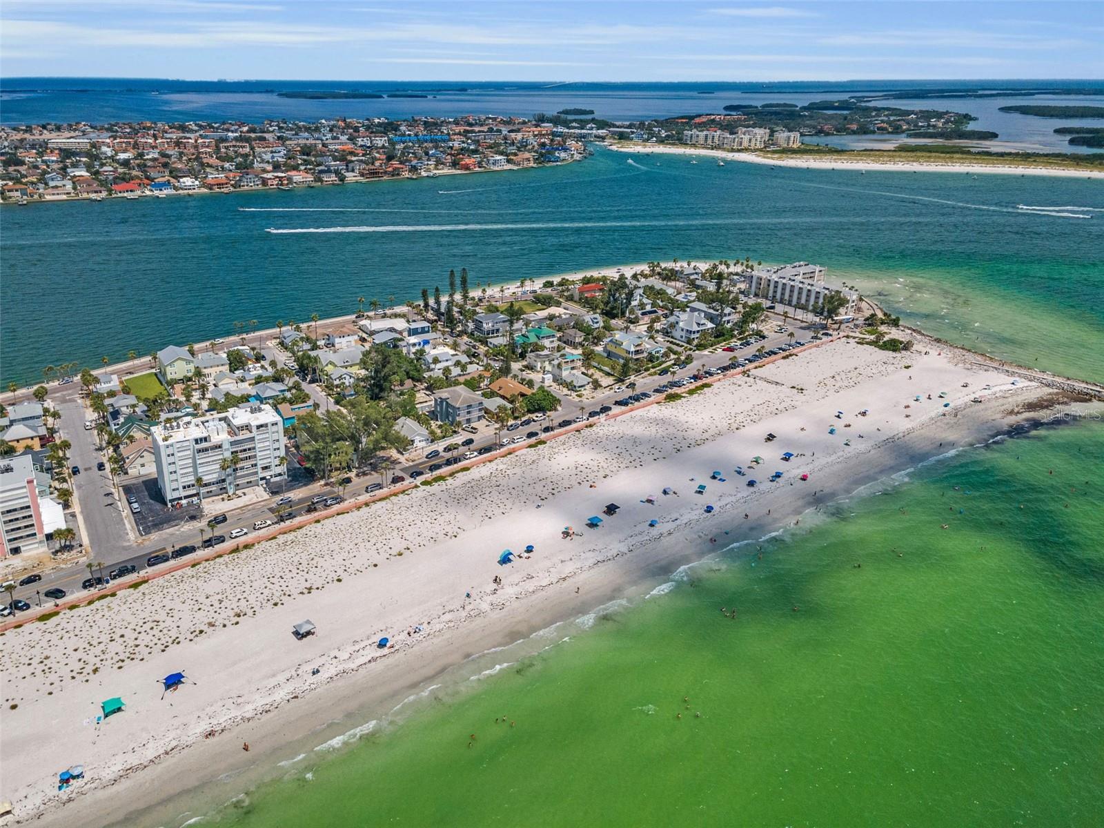 BEACH HOUSE OF PASS-A-GRILLE - Residential