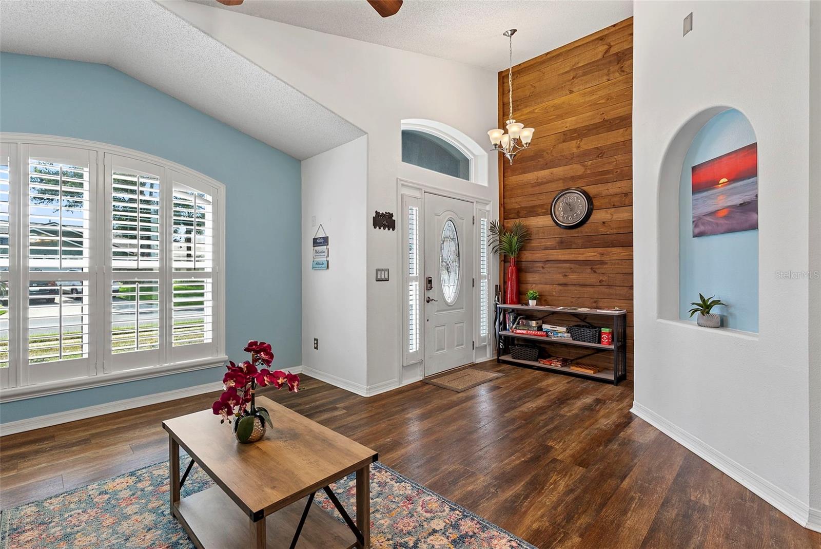 1541 INDIAN OAKS TRAIL