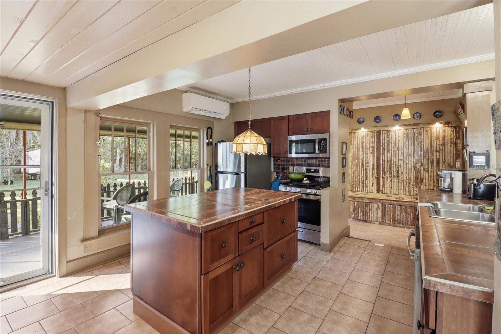 BAYVIEW HOMES CO 06 ACRE - Residential