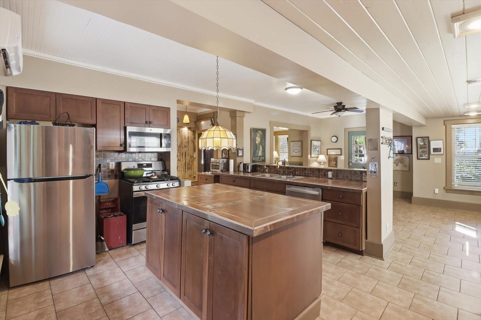 BAYVIEW HOMES CO 06 ACRE - Residential