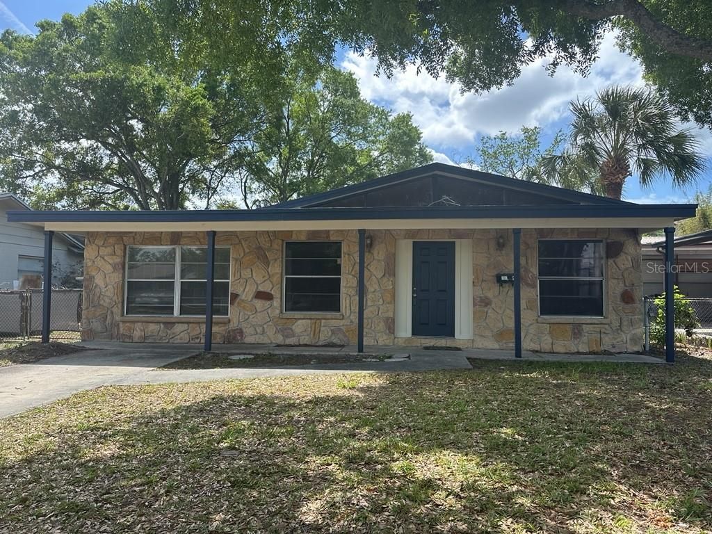 Photo of 6568 S West Shore Circle, Tampa, FL 33616 (MLS # TB8492263)