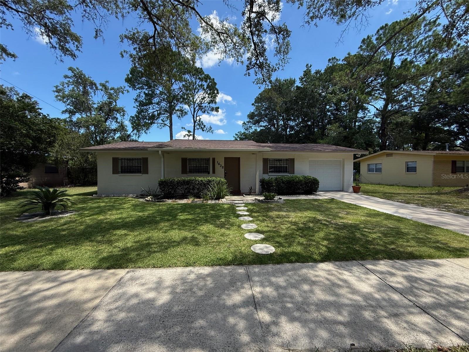 Welcome to this beautifully maintained 3-bedroom, 2-bath block construction home, offering comfort, functionality, and curb appeal. Featuring a desirable split floor plan, this home is perfect for families or those who love to entertain. The spacious living areas flow seamlessly, and the screened-in porch offers a relaxing space to enjoy the outdoors year-round.
Additional highlights include:
Attached garage for secure parking and storage
Fully fenced backyard, ideal for kids, pets, or gardening
Well-kept interiors and exterior – truly move-in ready
Convenient location close to top-rated schools, parks, and local amenities
Don’t miss this opportunity to own a solid, well-cared-for home in a great neighborhood!