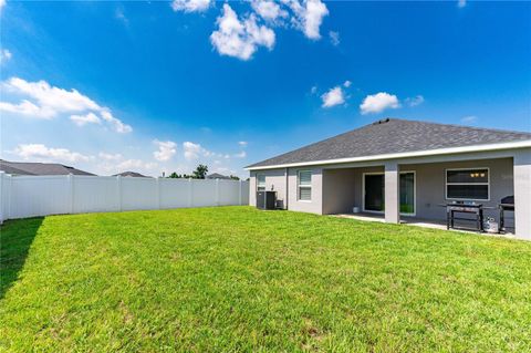 A home in LAKELAND