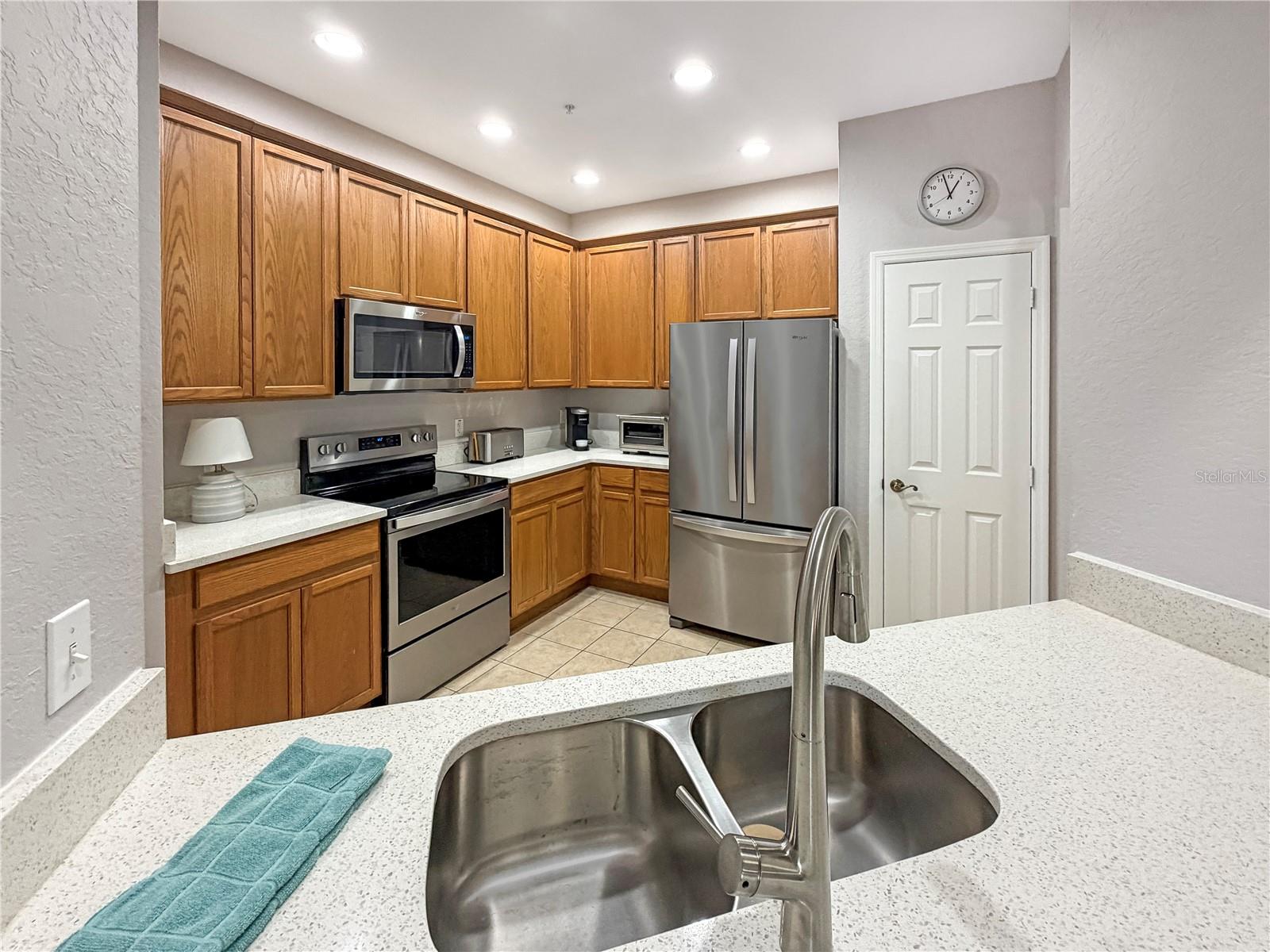 3000 LAUREL PARK 305