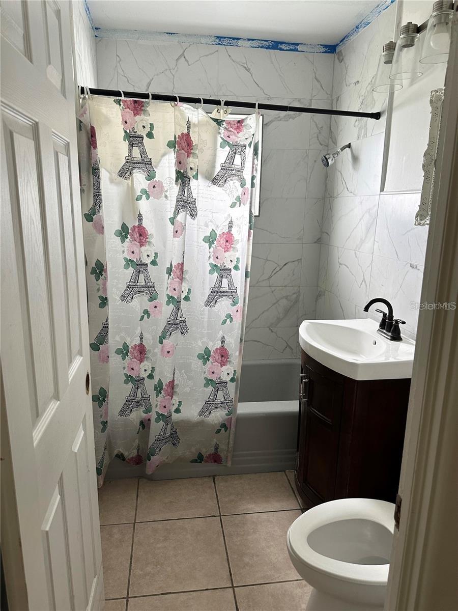 DELLWOOD PARK - Residential Lease