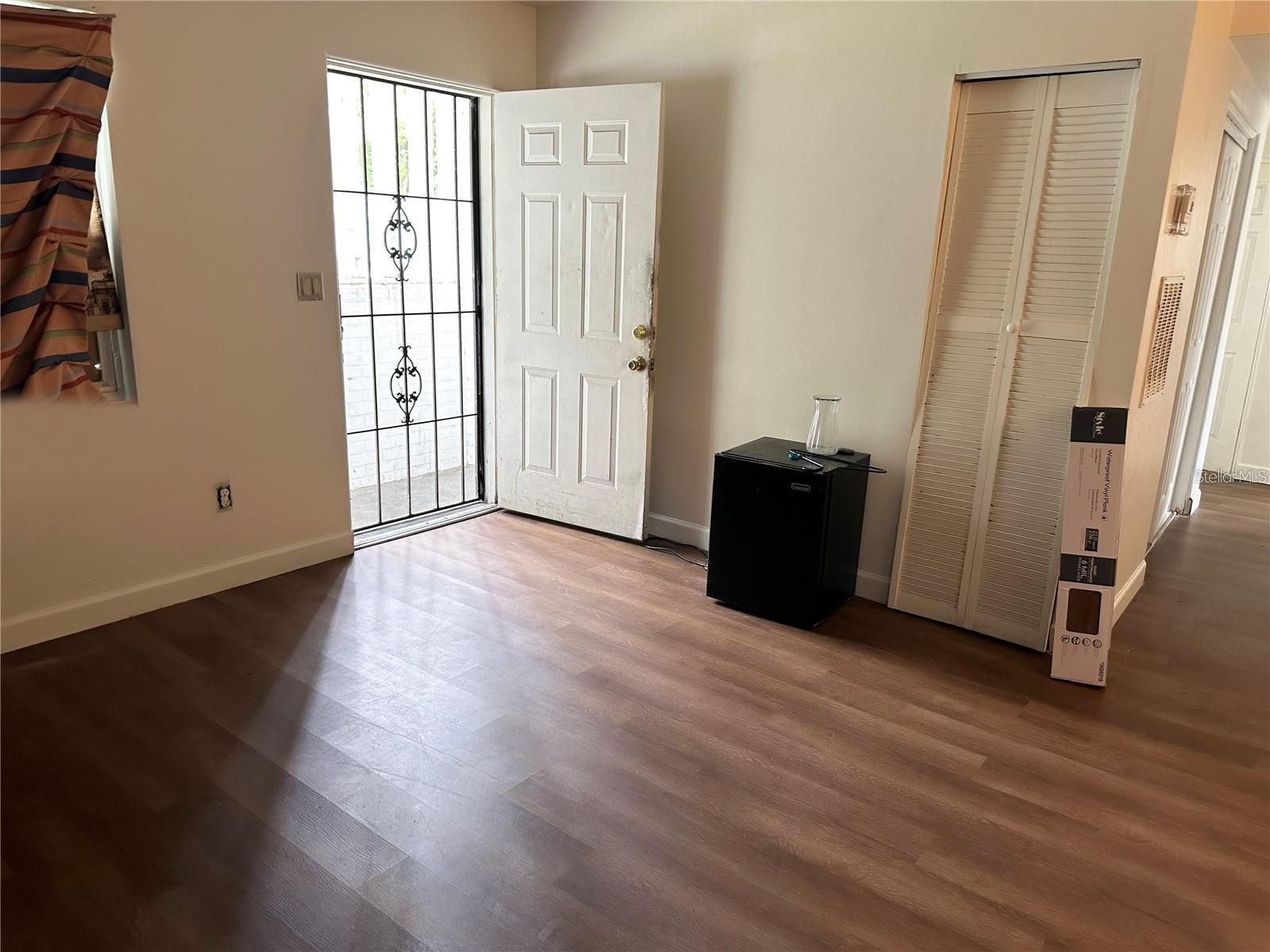 DELLWOOD PARK - Residential Lease