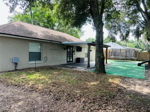 A home in EUSTIS