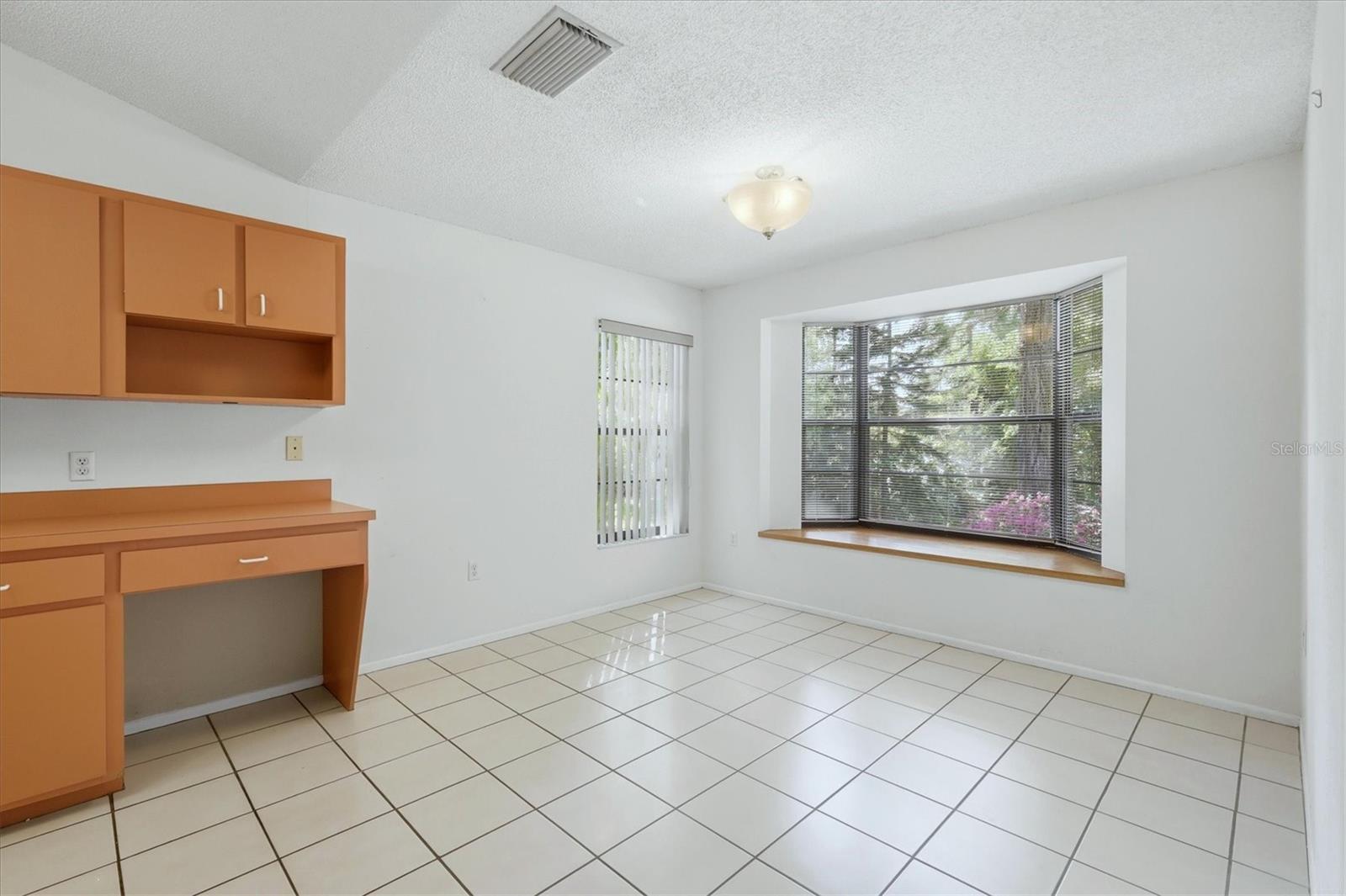 COLONIAL OAKS - Residential