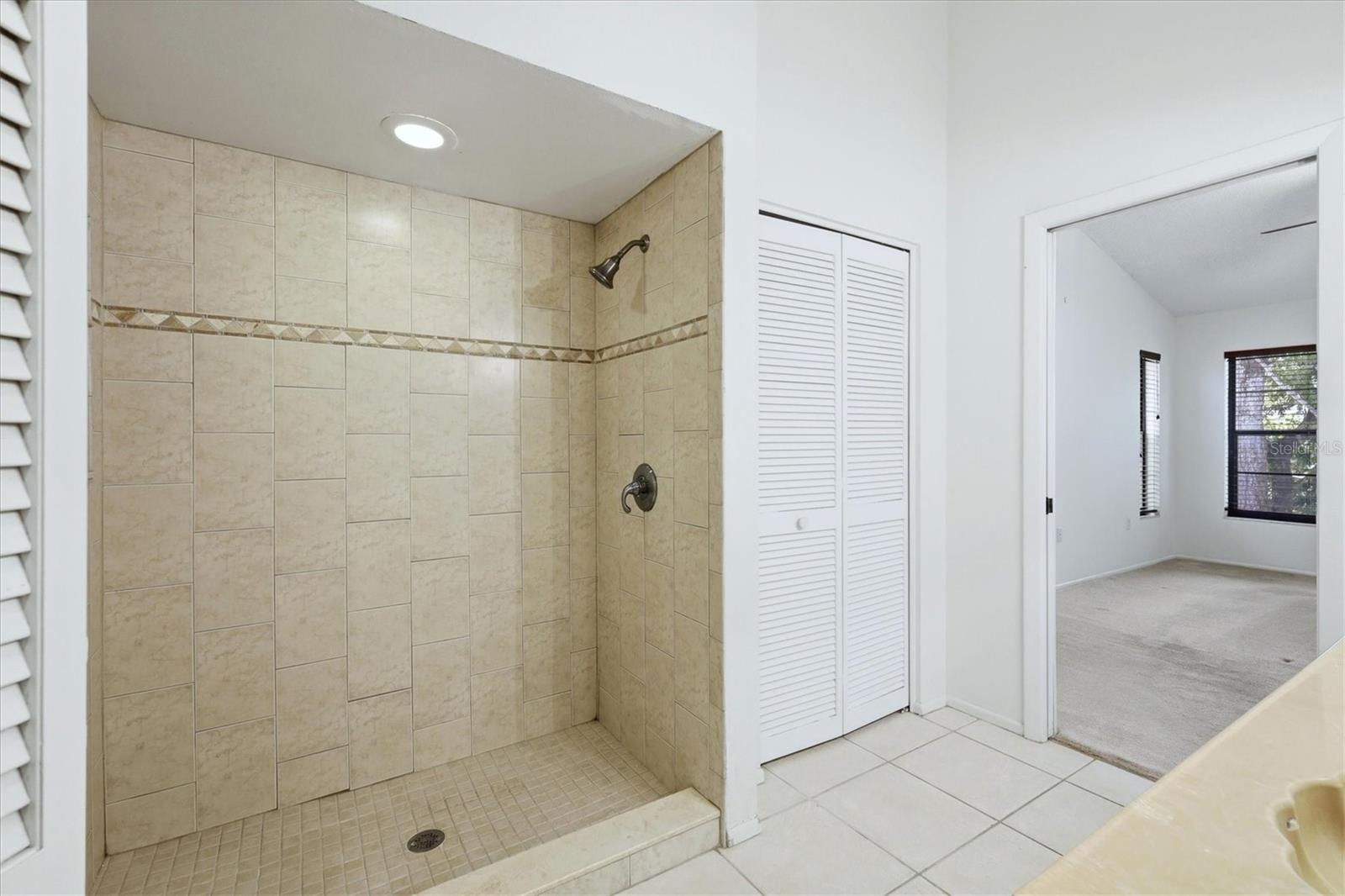 COLONIAL OAKS - Residential