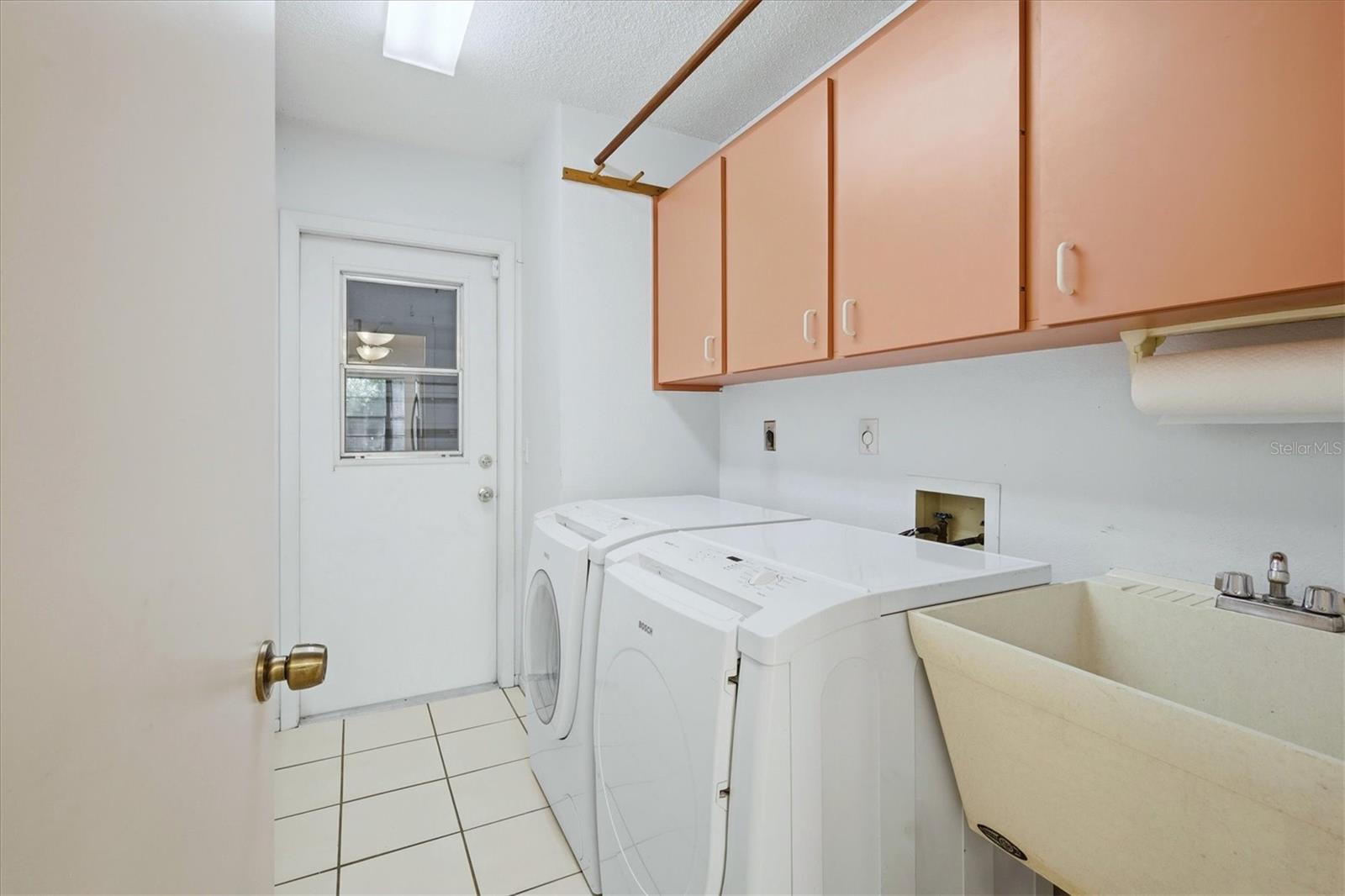 COLONIAL OAKS - Residential