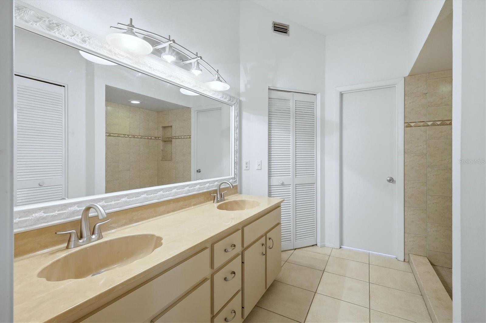 COLONIAL OAKS - Residential