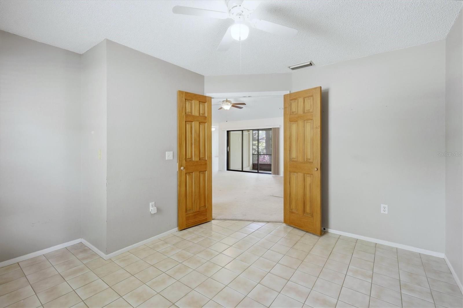 COLONIAL OAKS - Residential