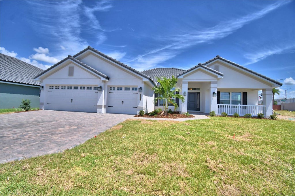 Photo of 5415 Waterside Drive, Auburndale, FL 33823 (MLS # L4964140)