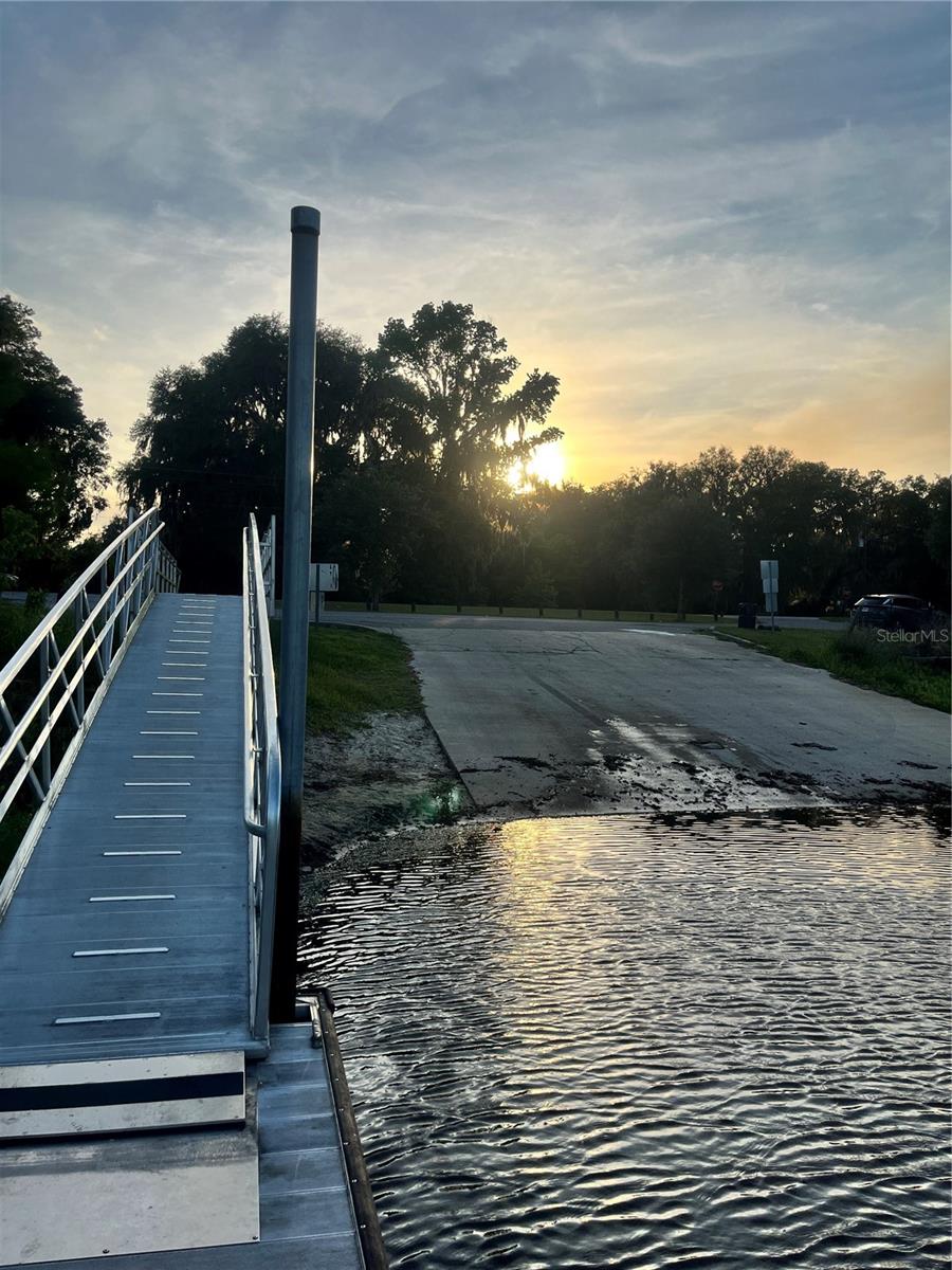 FOUR LAKES COMMUNITY - Land
