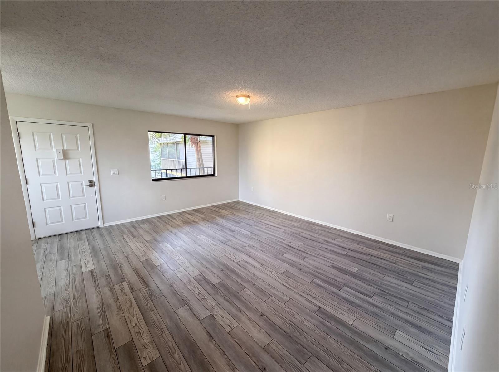 LAKEVIEW CONDO 03 - Residential