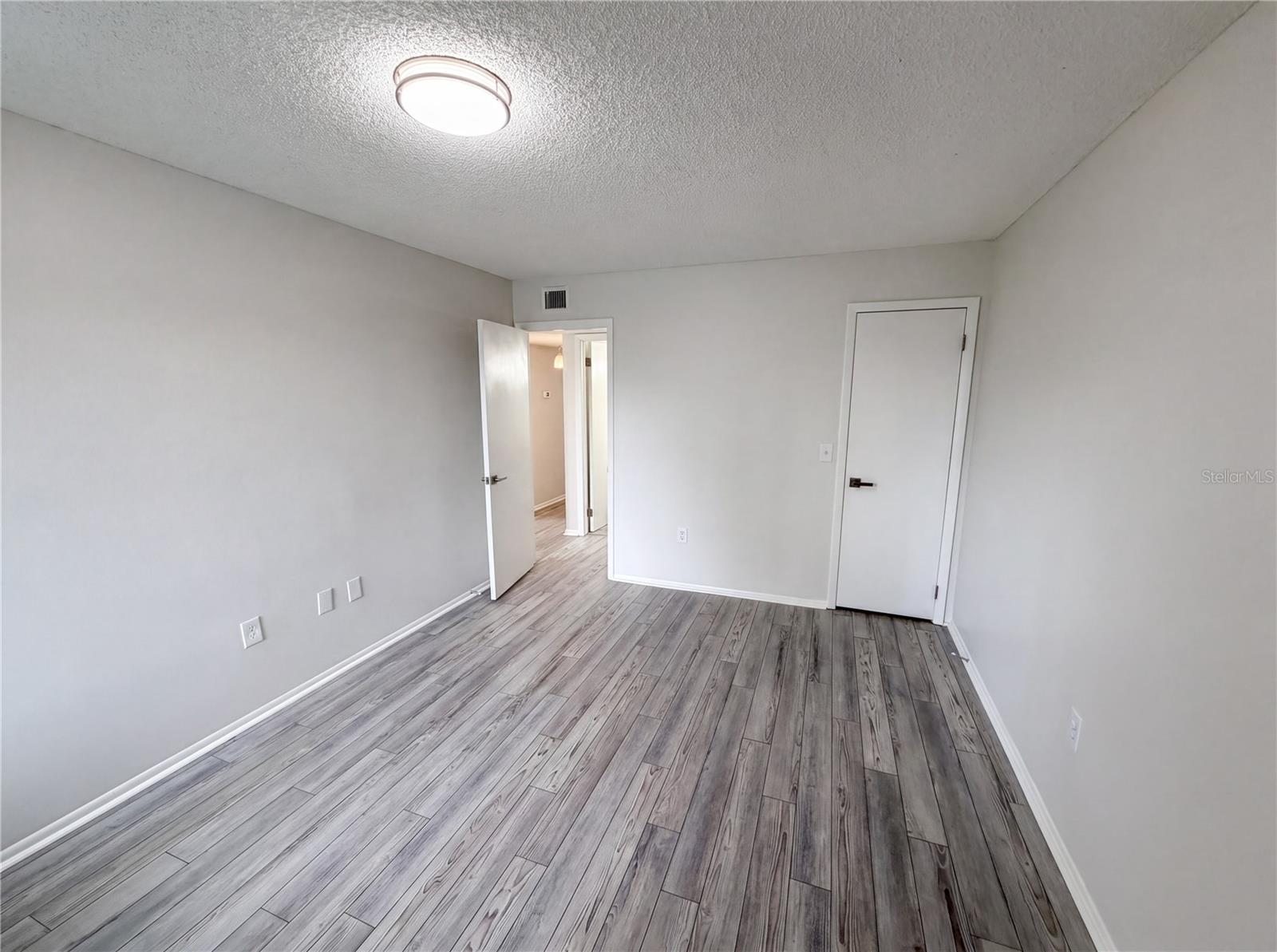 LAKEVIEW CONDO 03 - Residential