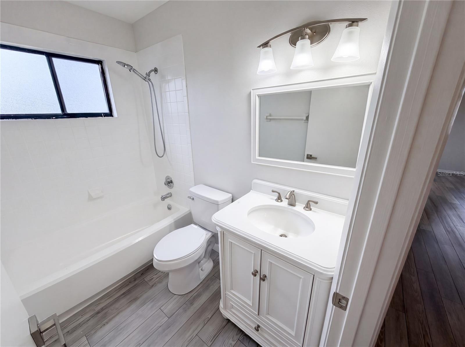 LAKEVIEW CONDO 03 - Residential