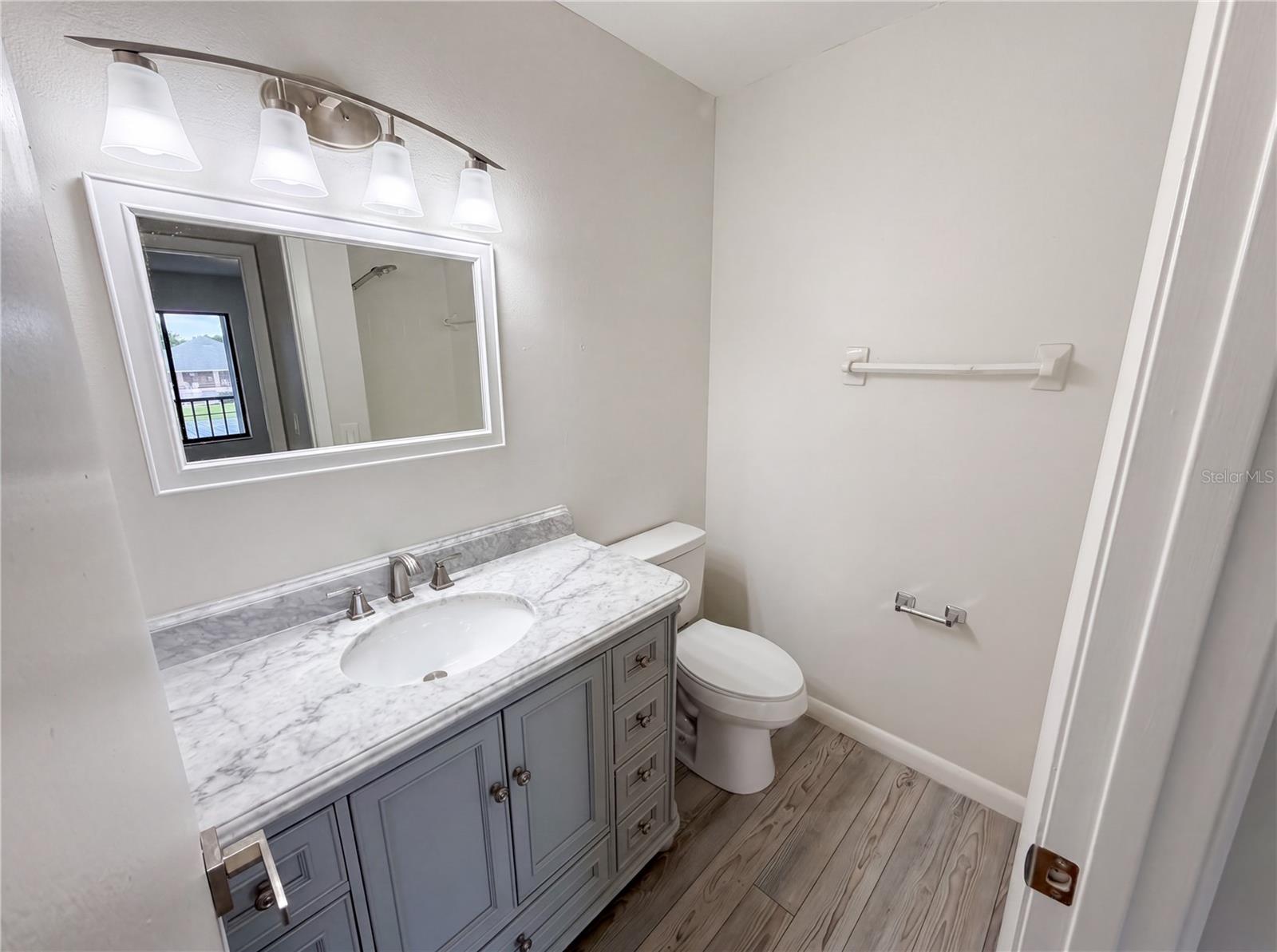 LAKEVIEW CONDO 03 - Residential