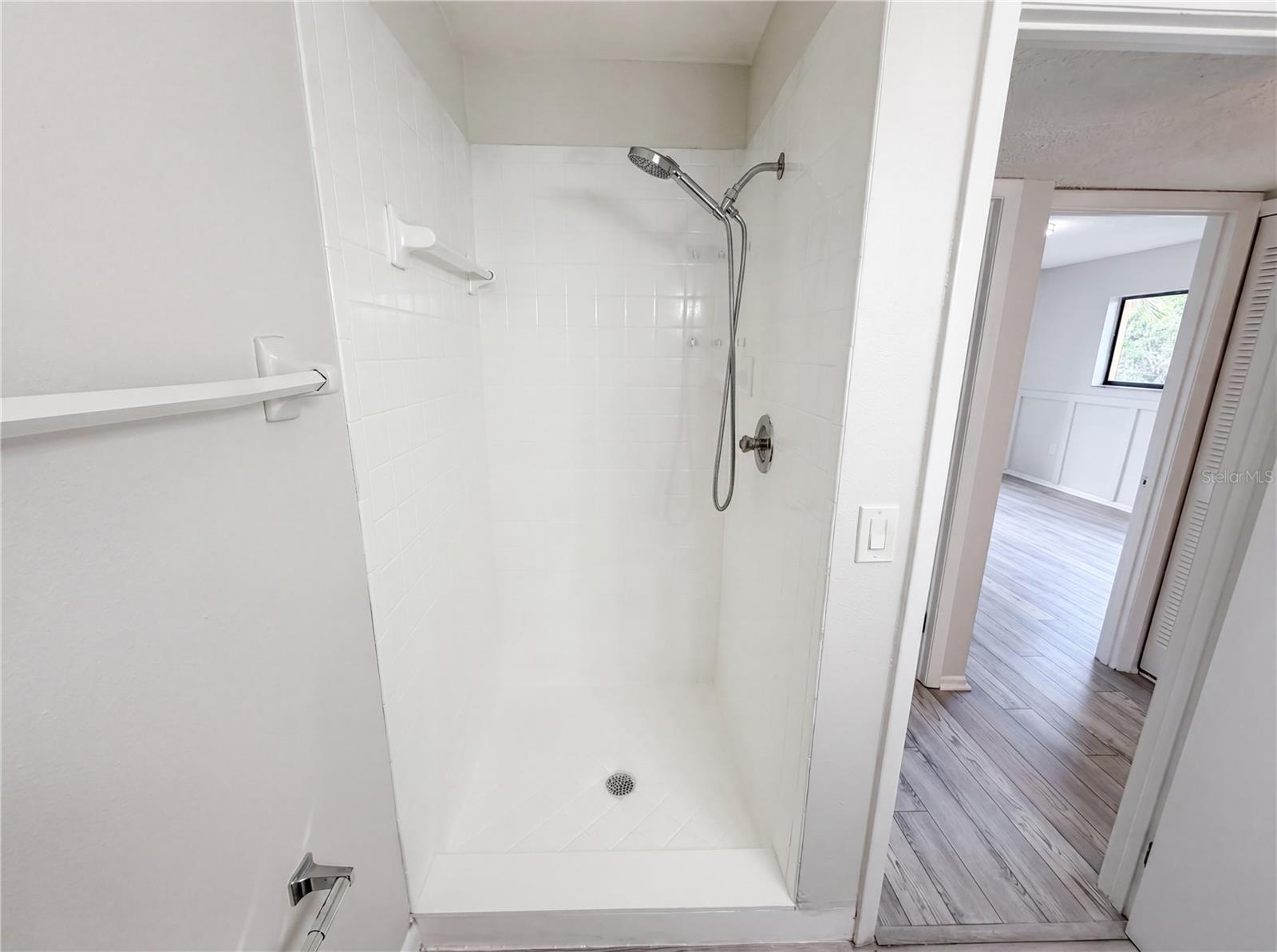 LAKEVIEW CONDO 03 - Residential