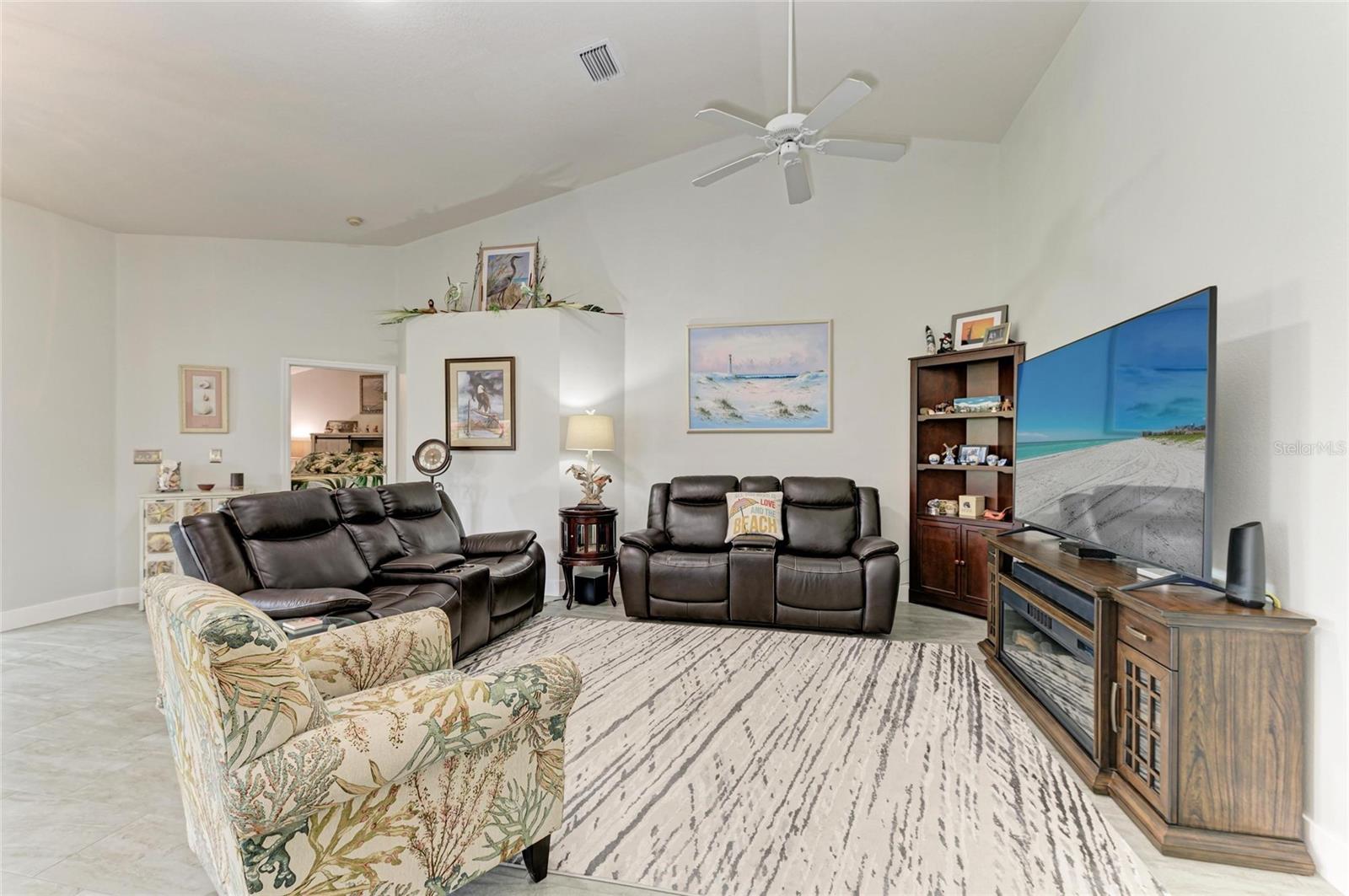 3009 LIVE OAK LANE