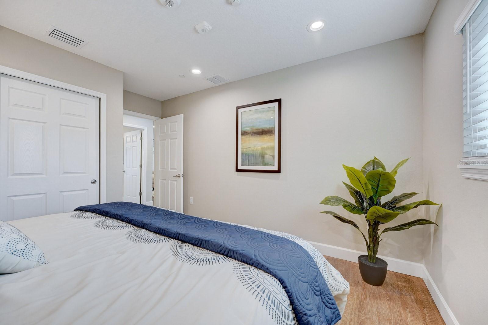 MINNEHAHA SHORES - Residential