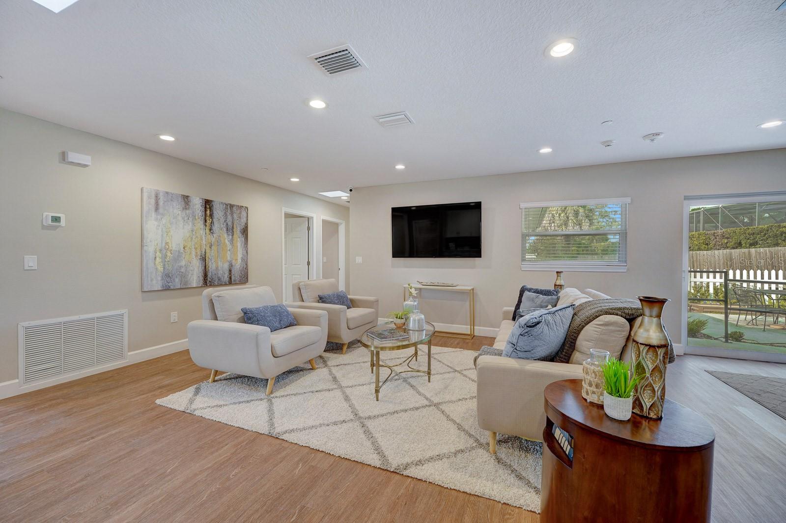 MINNEHAHA SHORES - Residential