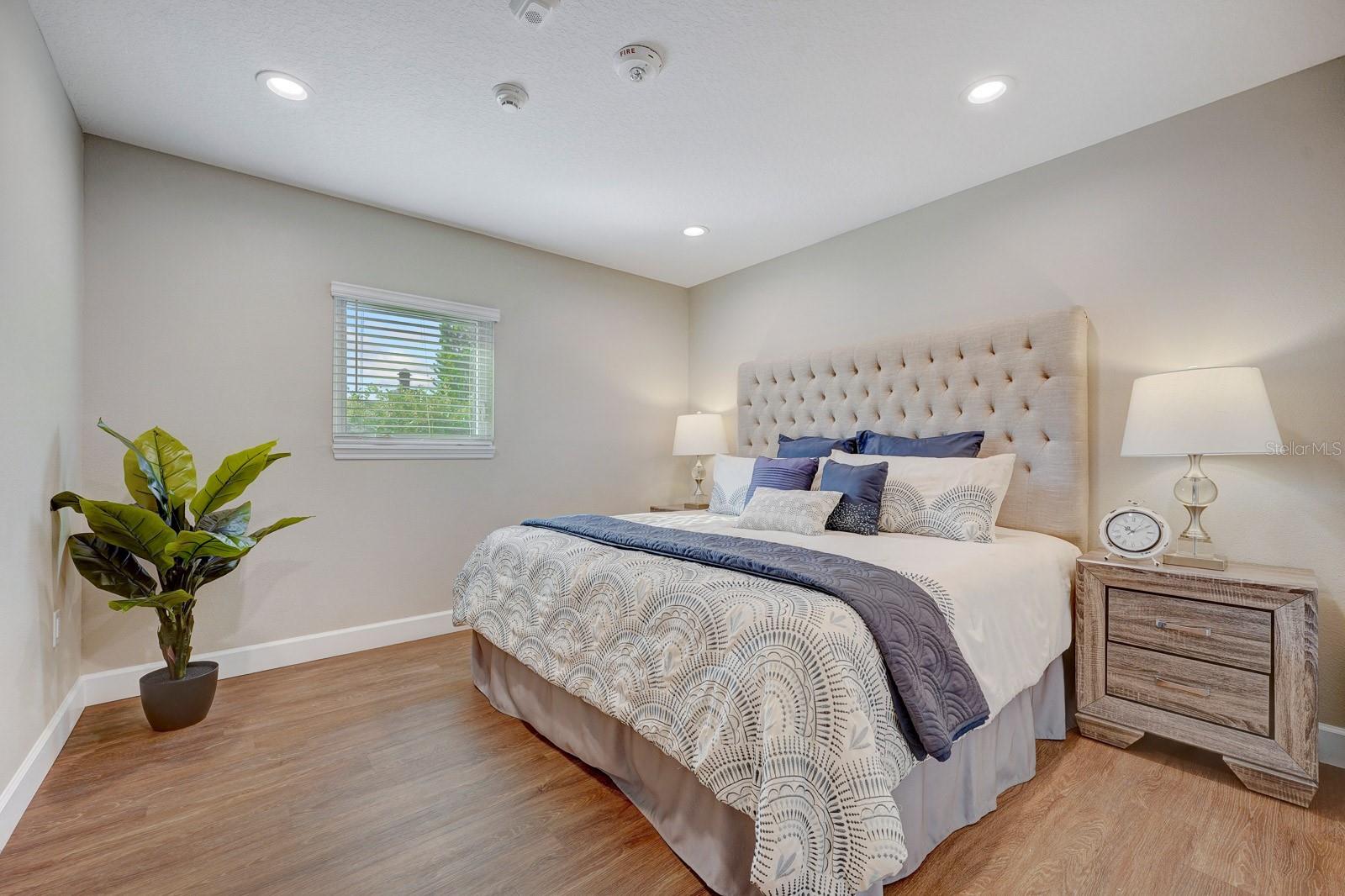 MINNEHAHA SHORES - Residential