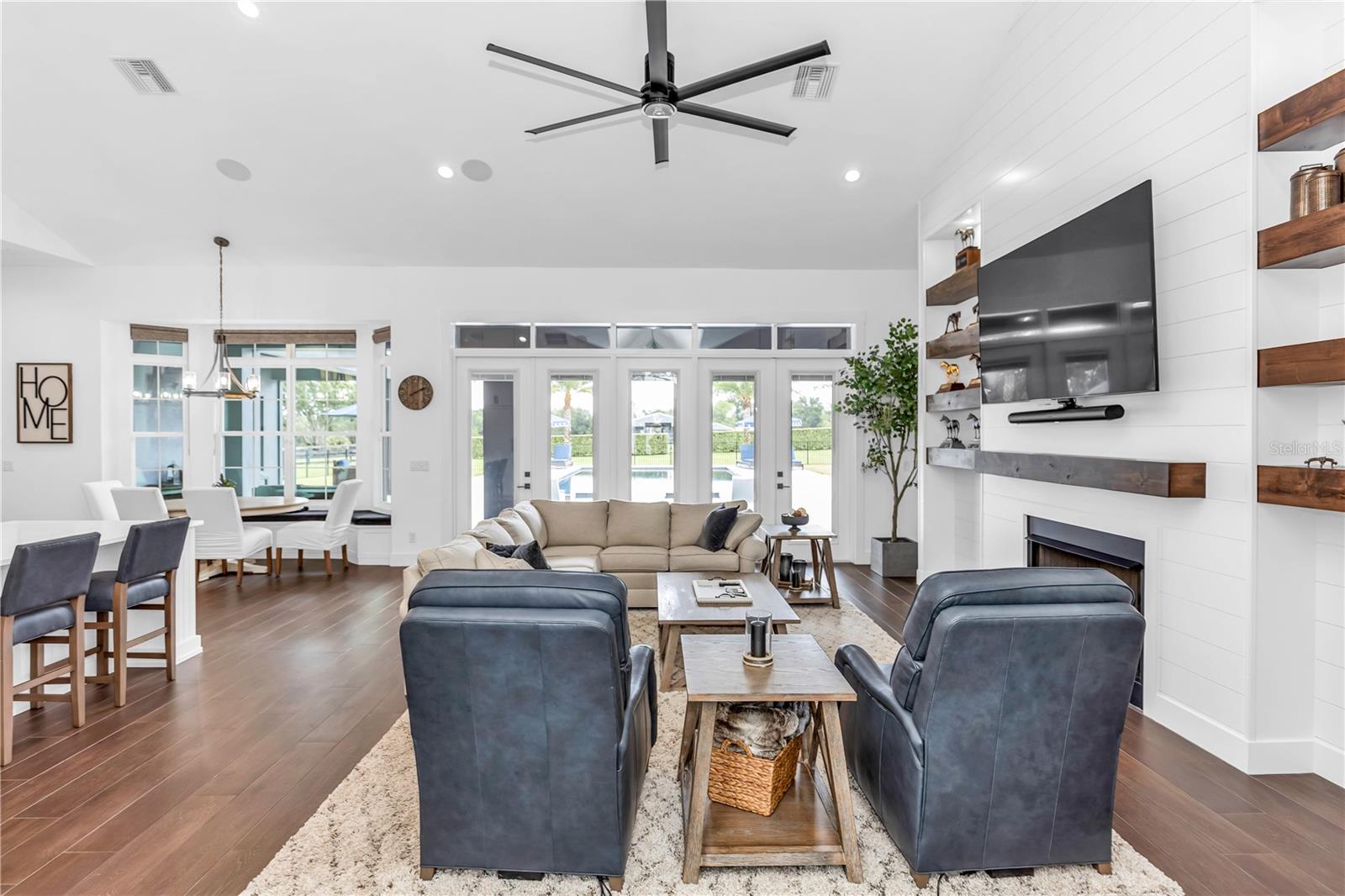 32400 EQUESTRIAN TRAIL