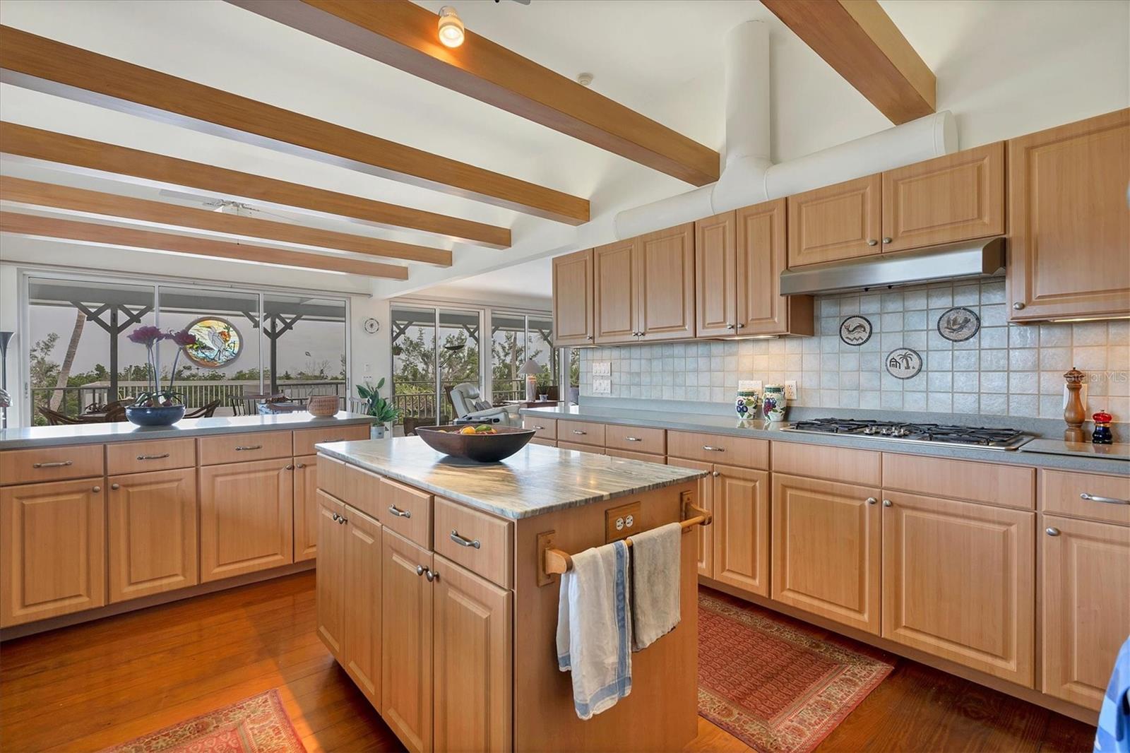 GOLDEN BEACH - Residential