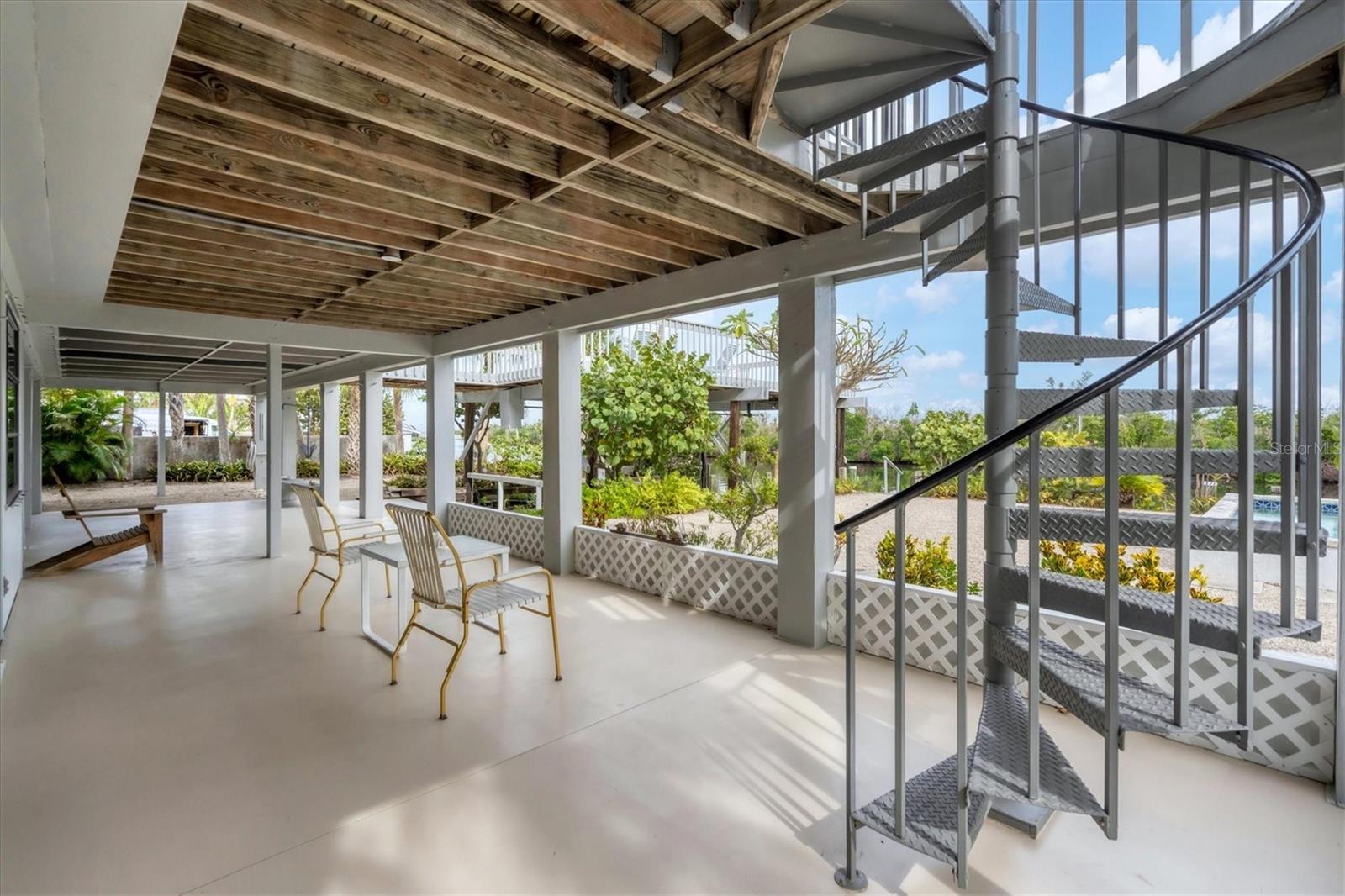 GOLDEN BEACH - Residential