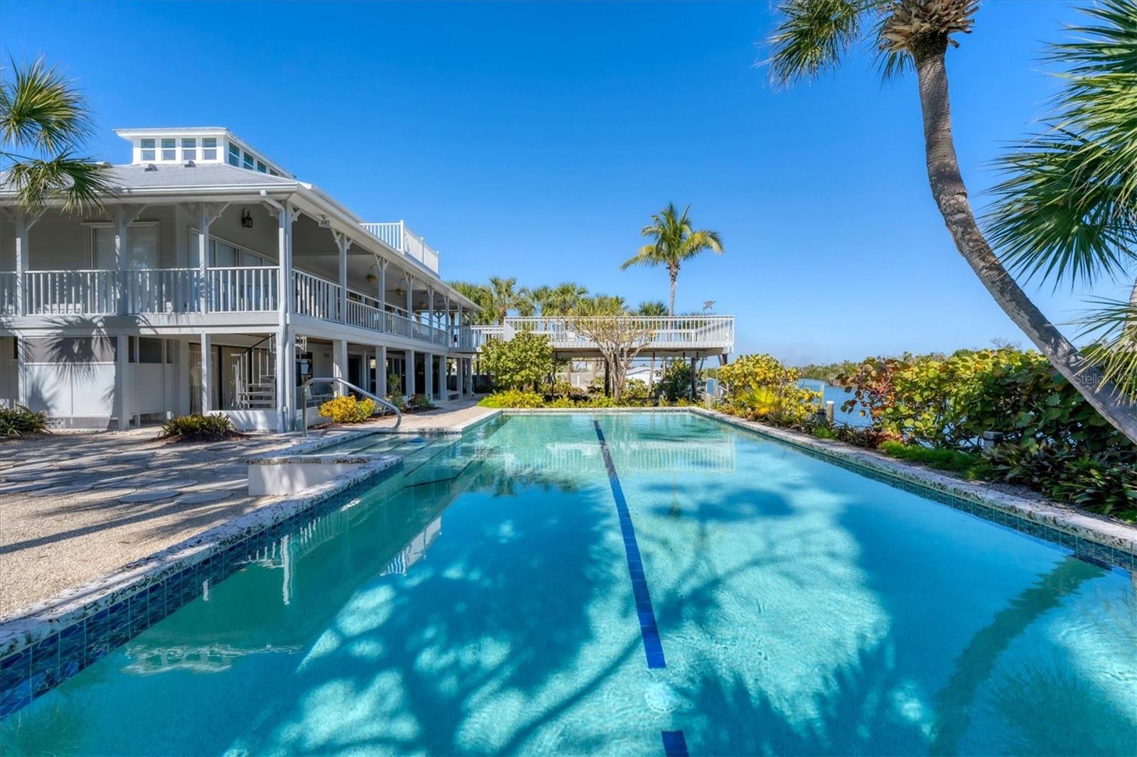 GOLDEN BEACH - Residential