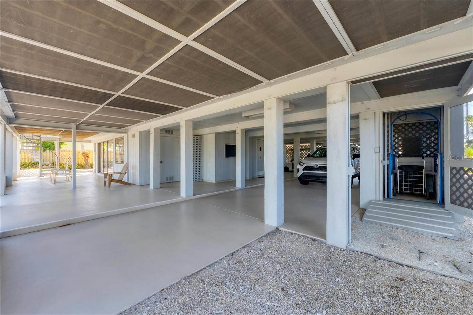 GOLDEN BEACH - Residential