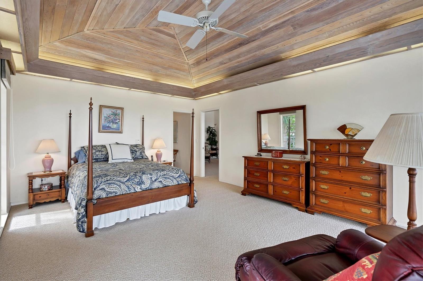 GOLDEN BEACH - Residential