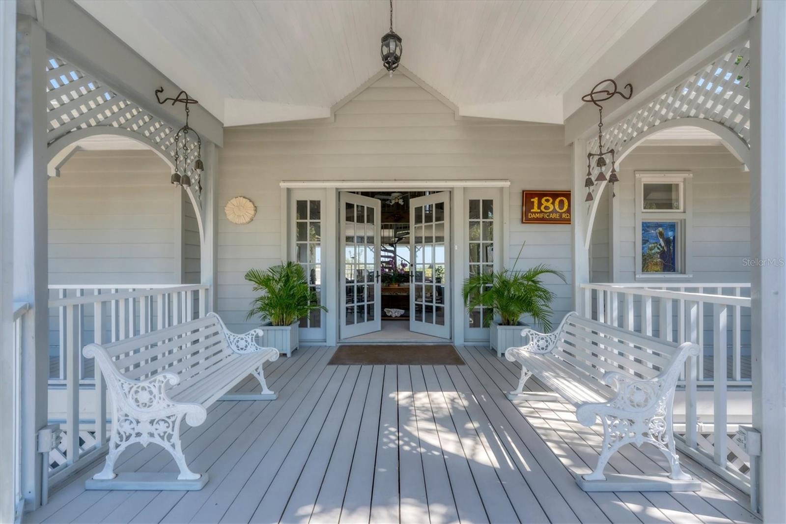 GOLDEN BEACH - Residential