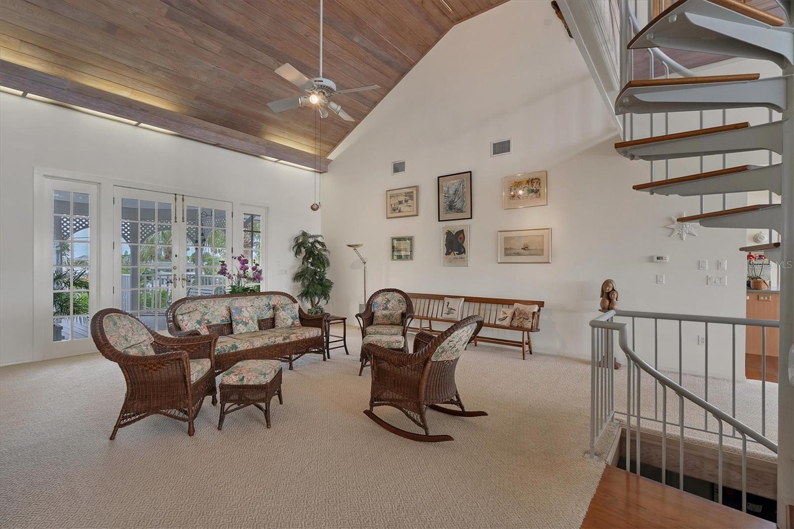 GOLDEN BEACH - Residential