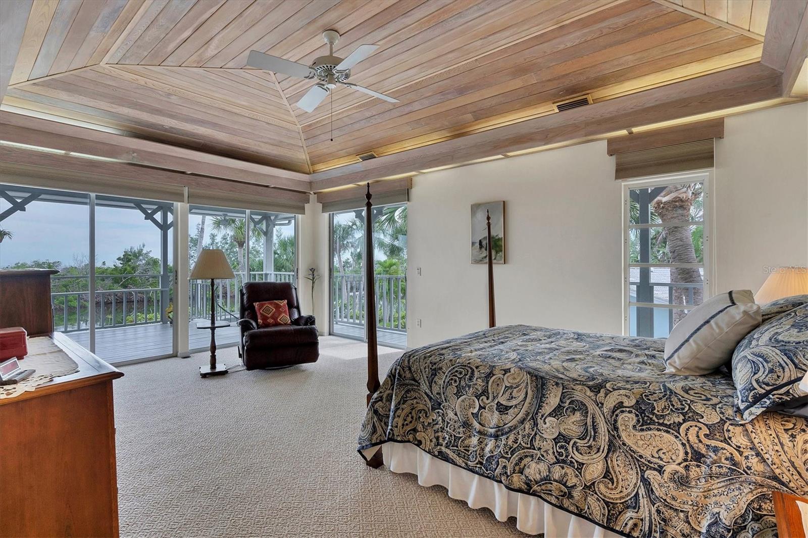 GOLDEN BEACH - Residential