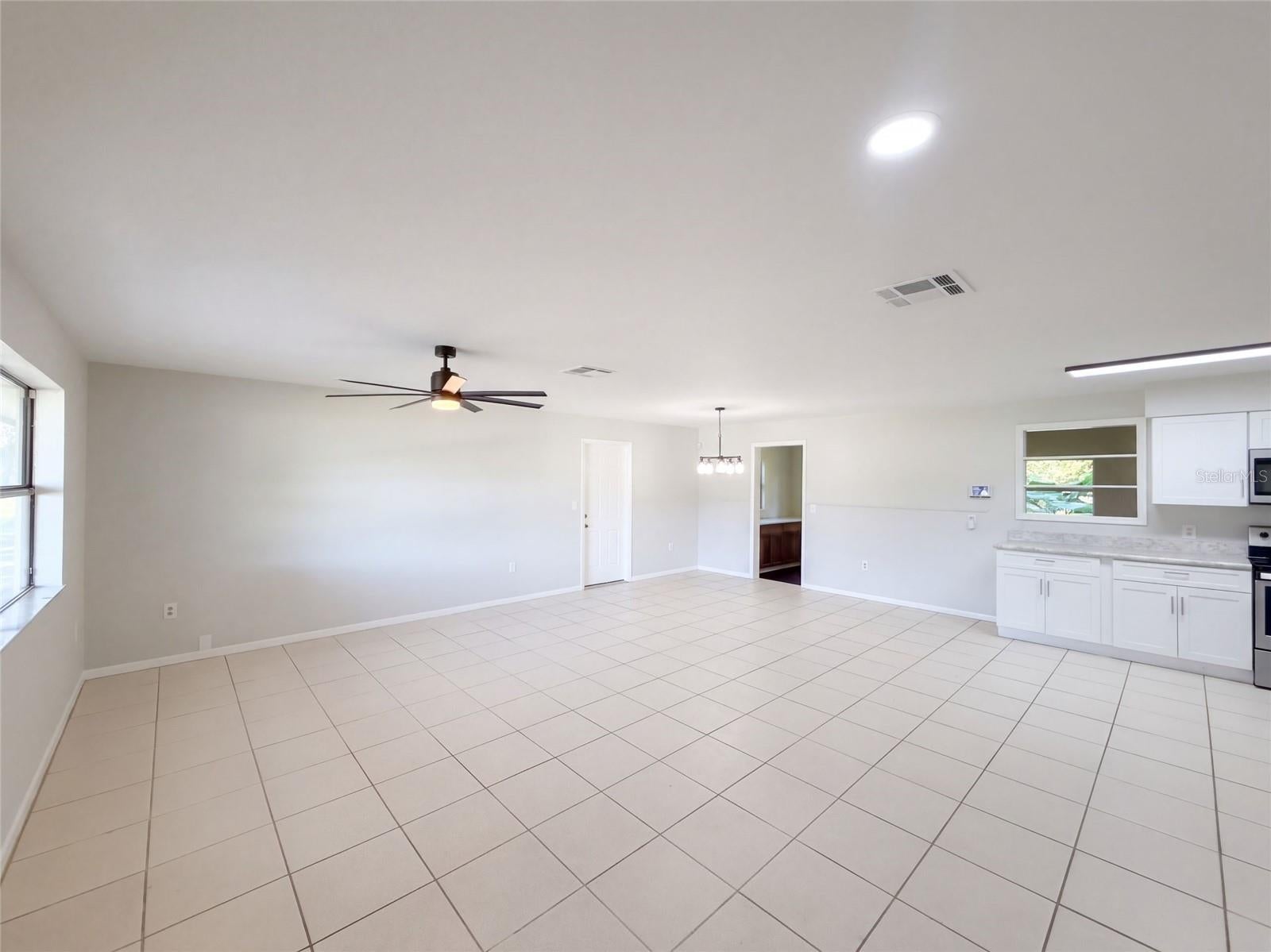 425 W DAUGHTERY ROAD